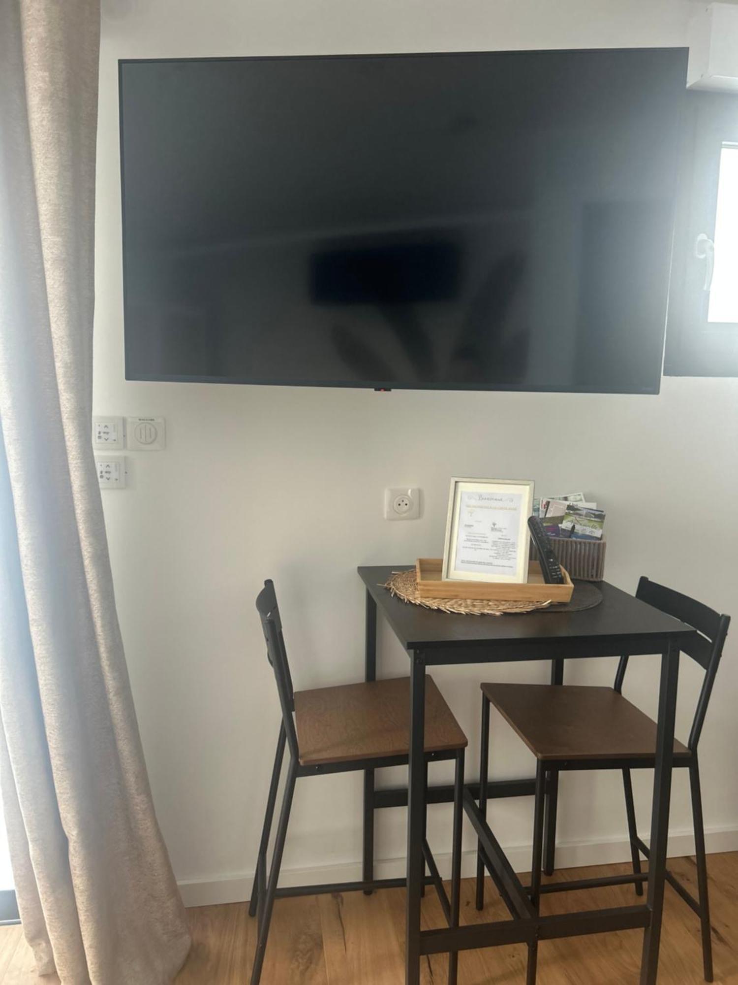 Studio Prestige Avec Terrasse Le Chene Dore Au Coeur Du Centre Touristique Cite Des Loisirs 200 M Du Galaxie,Face Au Snowworld Parking Gratuit Privatif Amnéville Exteriör bild